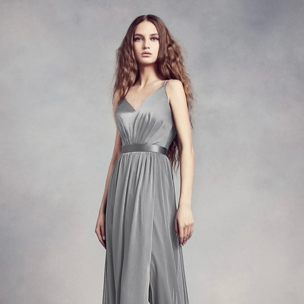 Vera Wang. Size 16. Gray. Good condition